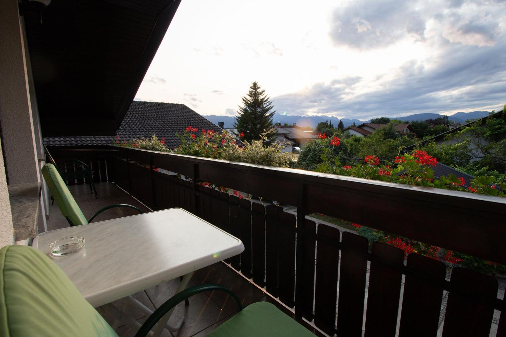 Garden Apartments Jansa Radovljica Δωμάτιο φωτογραφία